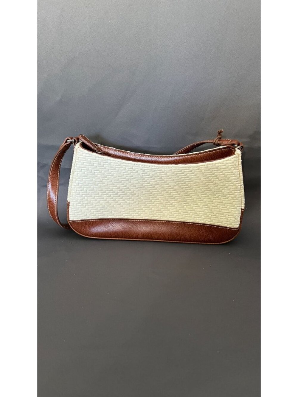 Liz Claiborne Woven Straw & Brown Faux Leather Crossbody Bag With Pineapple Acce - Picture 4 of 9